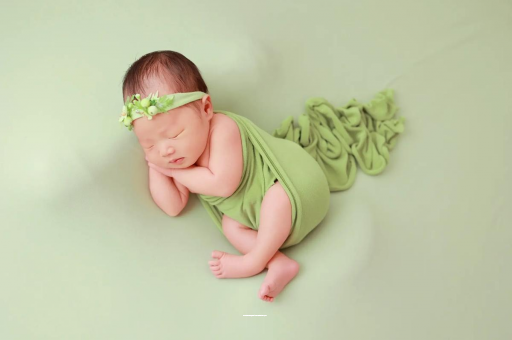 广元宝宝拍嗝吐奶